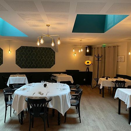 Restaurant Hotel Logis Chez Sophie Briouze Экстерьер фото