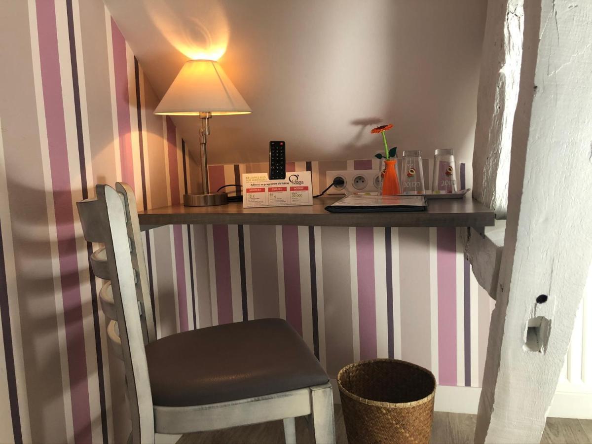 Restaurant Hotel Logis Chez Sophie Briouze Экстерьер фото