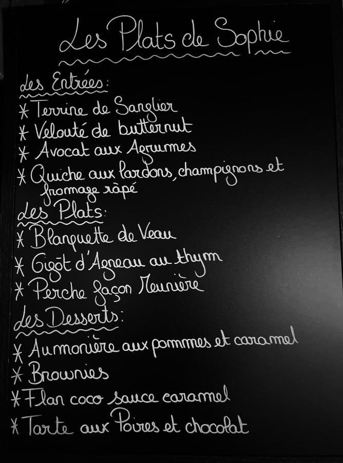 Restaurant Hotel Logis Chez Sophie Briouze Экстерьер фото