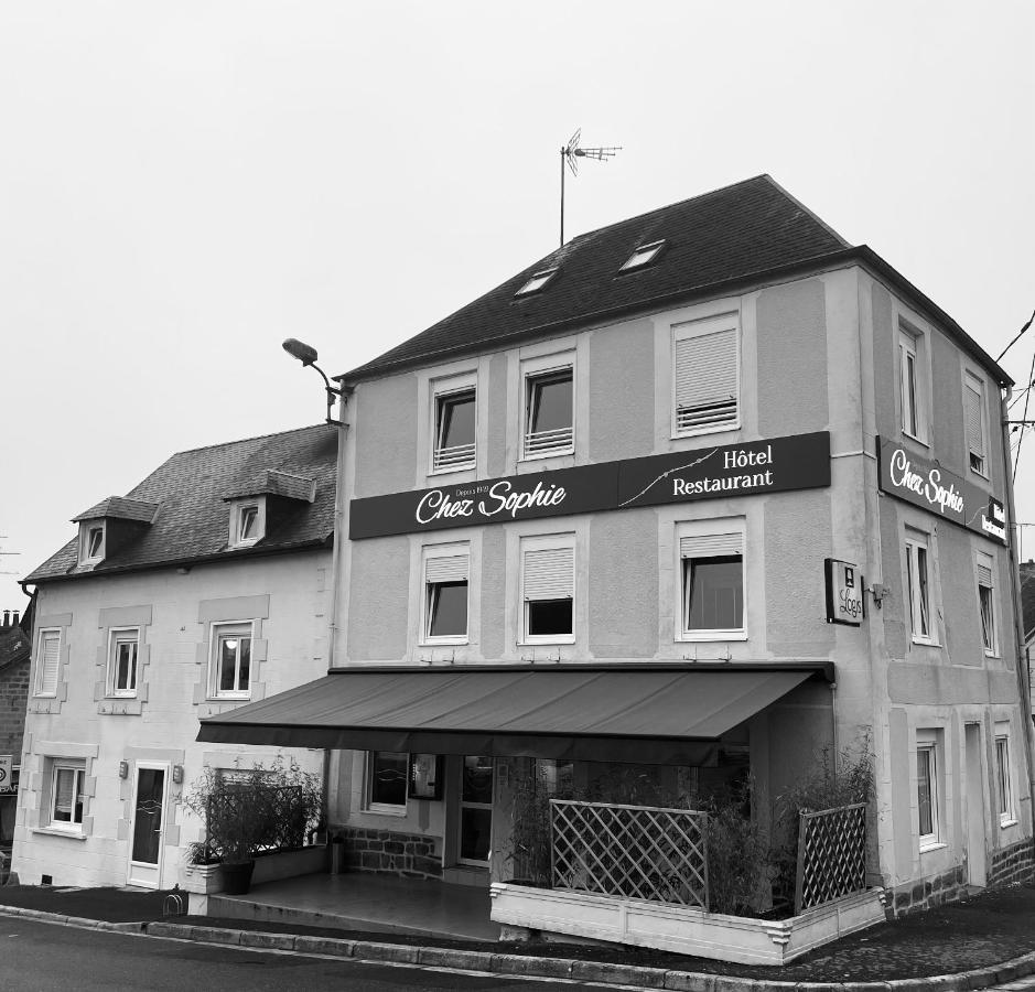 Restaurant Hotel Logis Chez Sophie Briouze Экстерьер фото