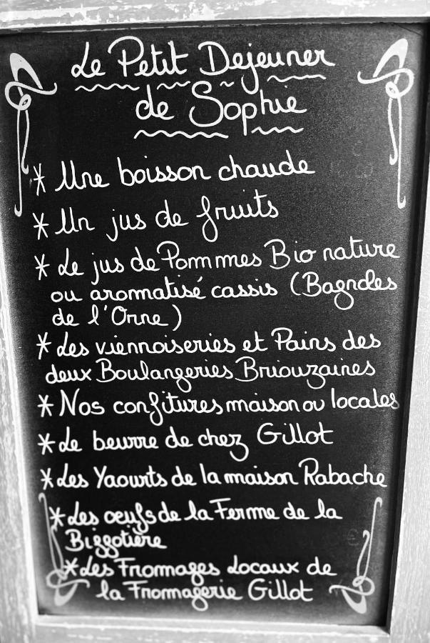 Restaurant Hotel Logis Chez Sophie Briouze Экстерьер фото