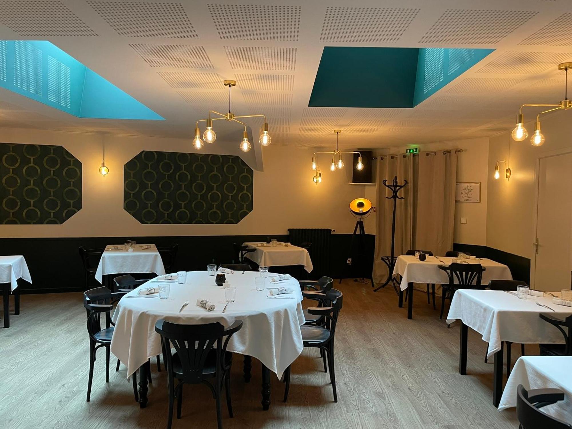 Restaurant Hotel Logis Chez Sophie Briouze Экстерьер фото