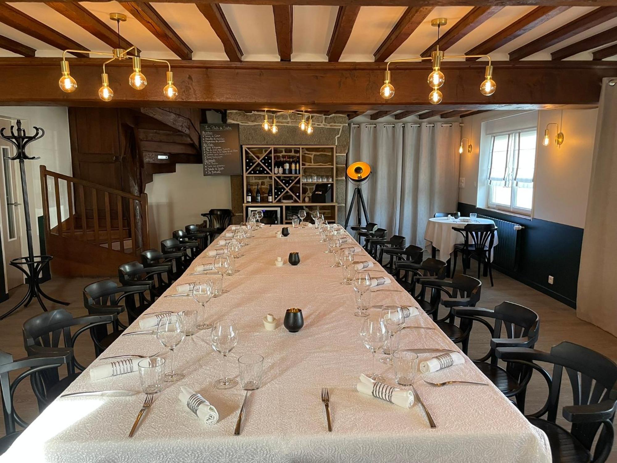 Restaurant Hotel Logis Chez Sophie Briouze Экстерьер фото
