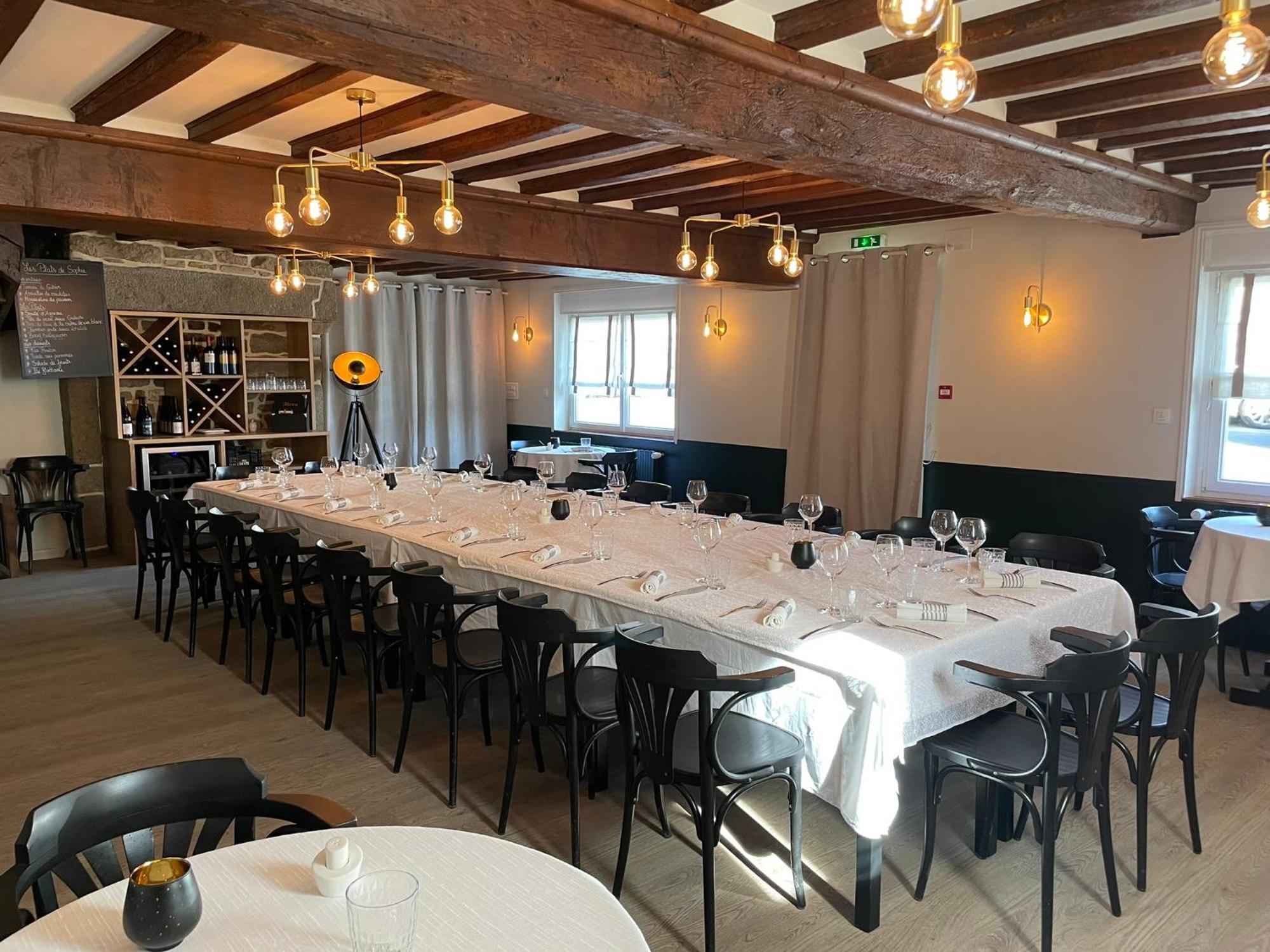 Restaurant Hotel Logis Chez Sophie Briouze Экстерьер фото