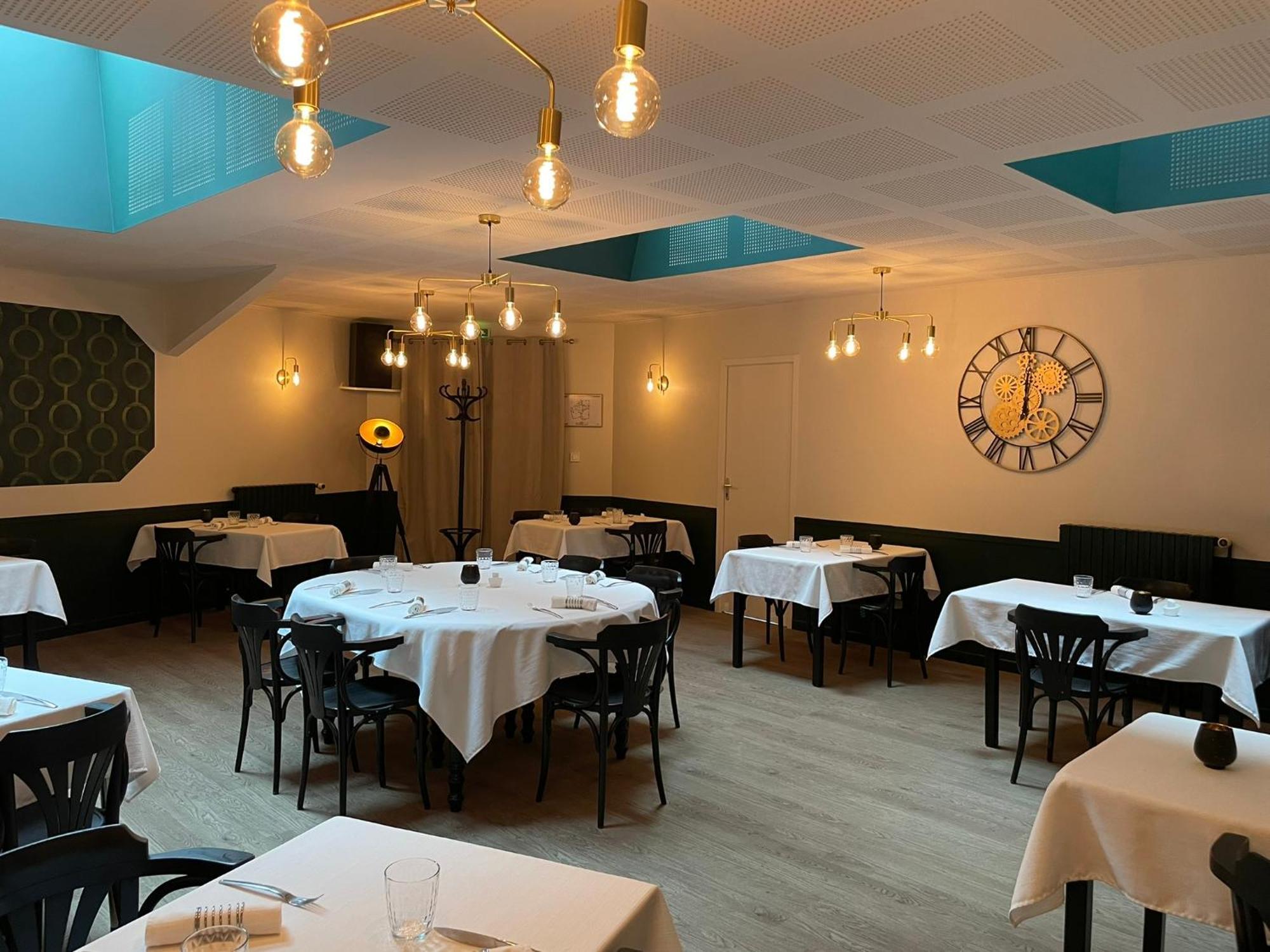 Restaurant Hotel Logis Chez Sophie Briouze Экстерьер фото