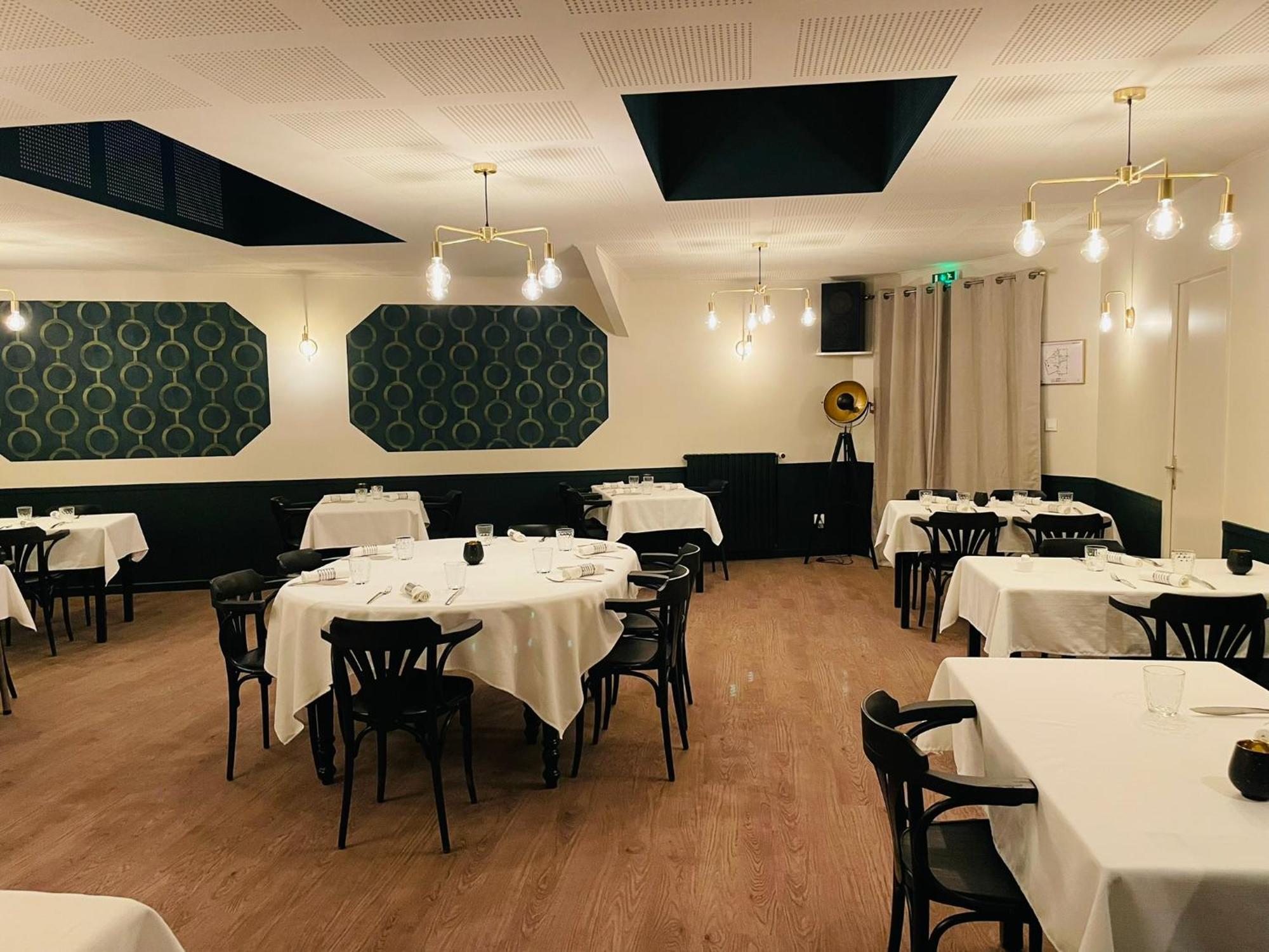 Restaurant Hotel Logis Chez Sophie Briouze Экстерьер фото