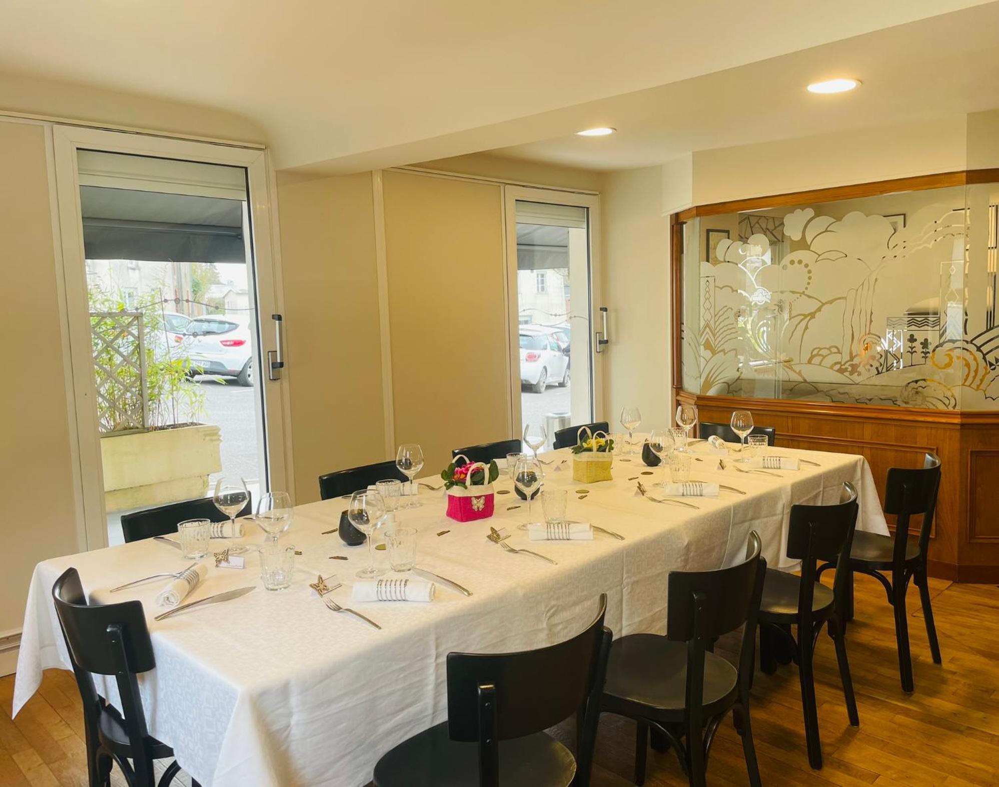 Restaurant Hotel Logis Chez Sophie Briouze Экстерьер фото