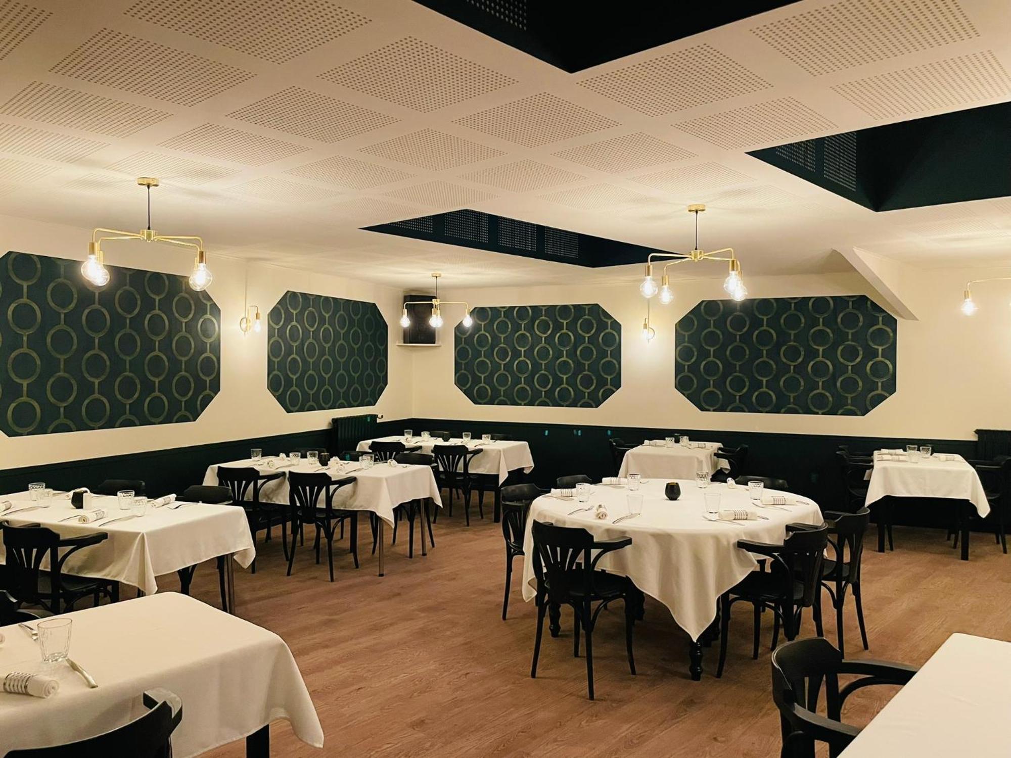 Restaurant Hotel Logis Chez Sophie Briouze Экстерьер фото