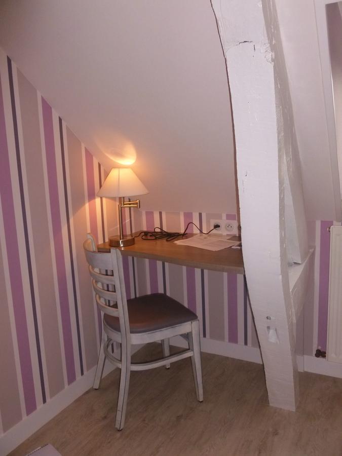 Restaurant Hotel Logis Chez Sophie Briouze Экстерьер фото